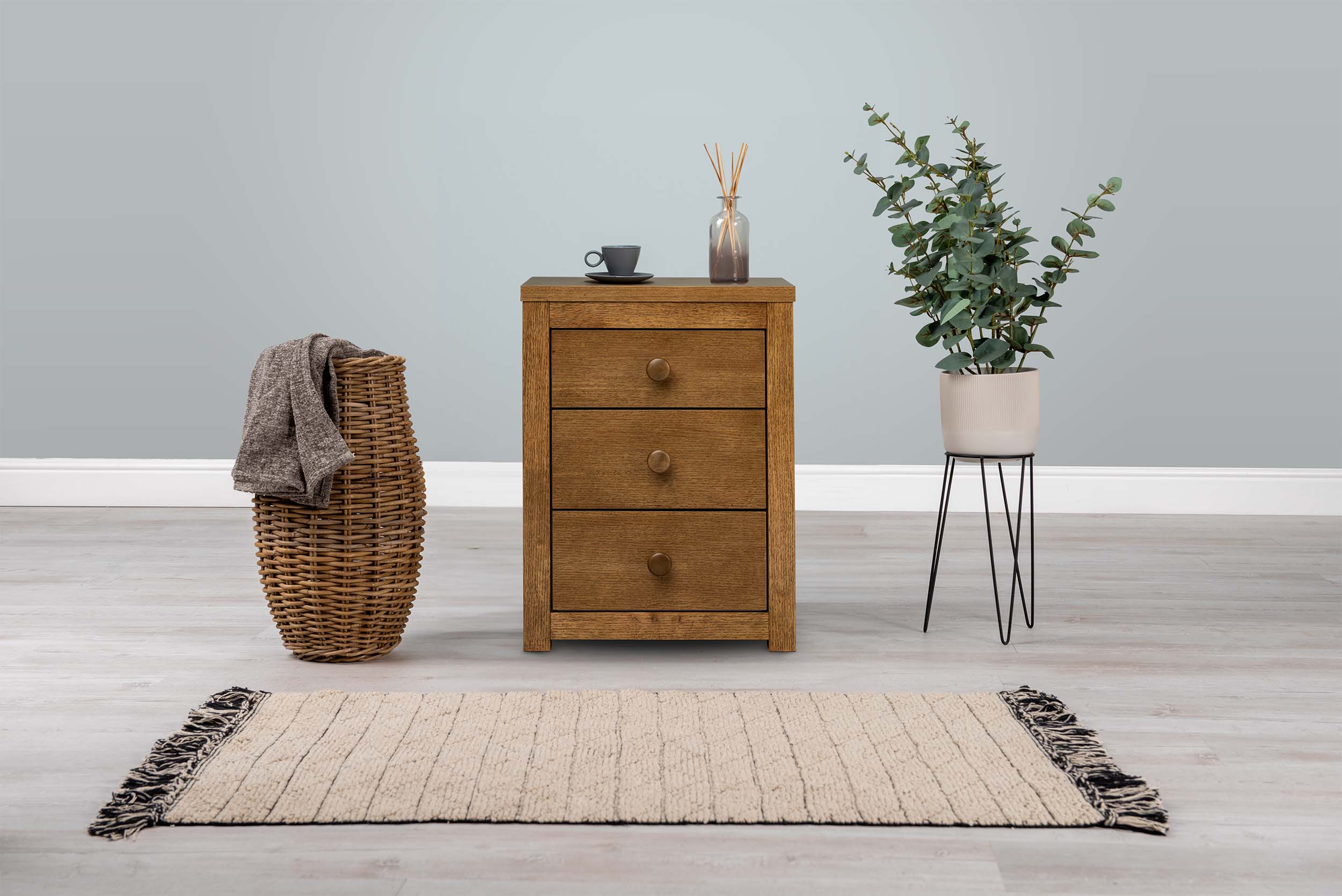 Medium oak side table discount