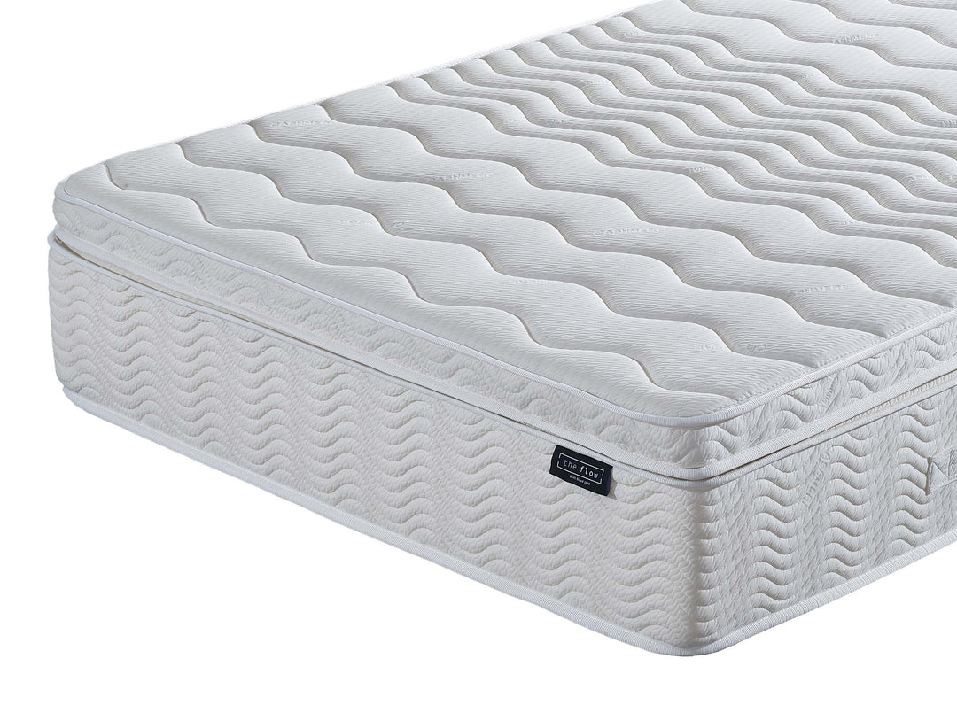 Close up of The Flow Drift Cloud 2000 mattress top corner showing quilted box top detail